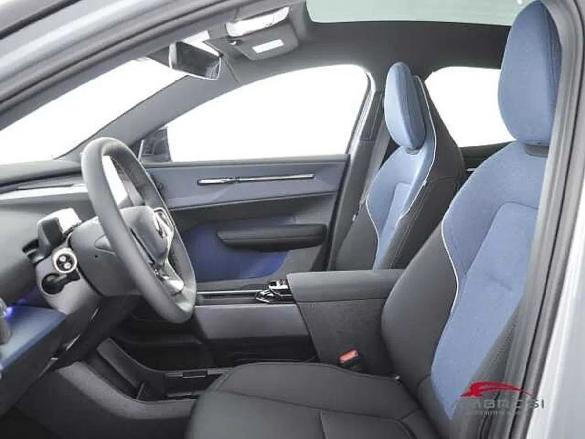 Volvo EX30 Cross Country nuova a Viterbo (9)