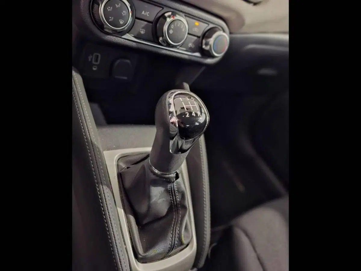 Nissan Micra usata a Torino (8)