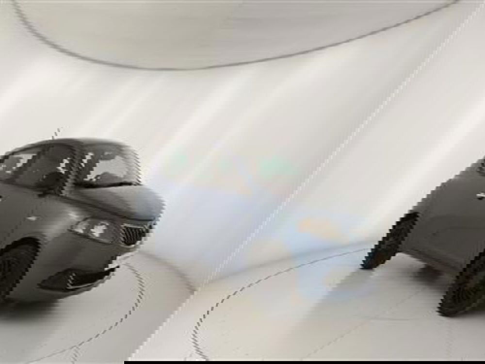 Lancia Ypsilon usata a Bari (10)