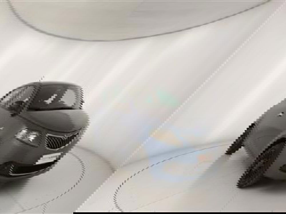 Lancia Ypsilon usata a Bari (11)