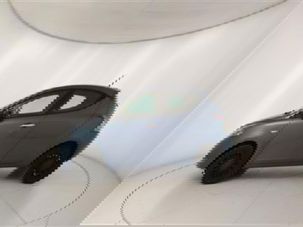 Lancia Ypsilon usata a Bari (3)