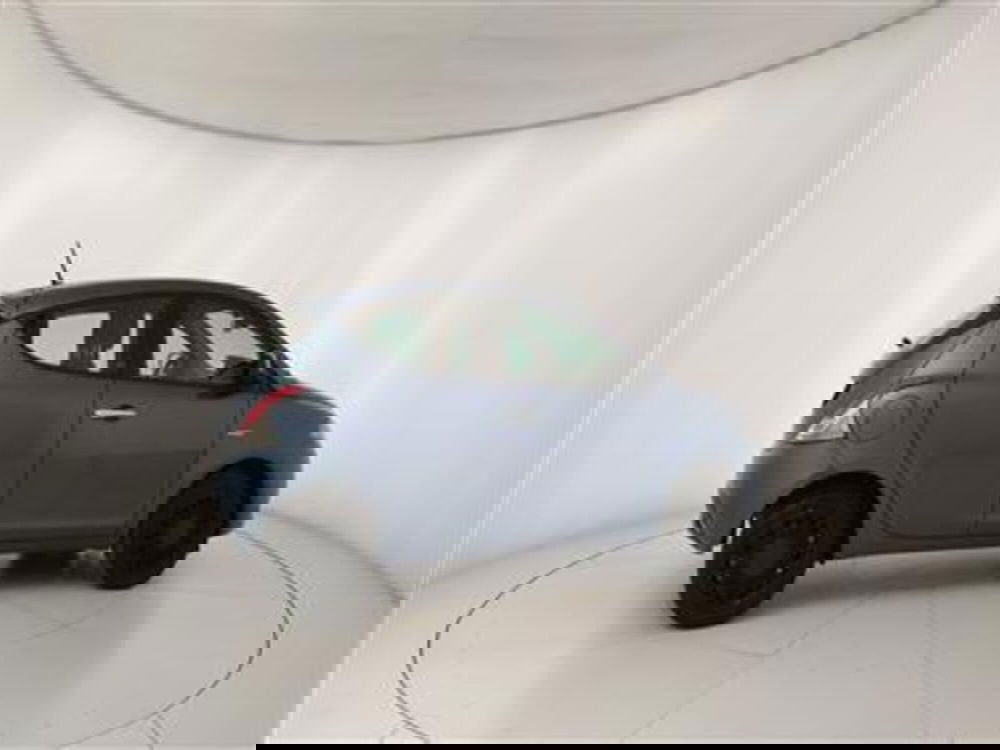Lancia Ypsilon usata a Bari (8)
