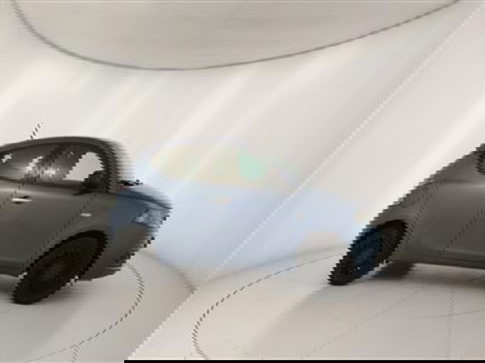 Lancia Ypsilon usata a Bari (9)