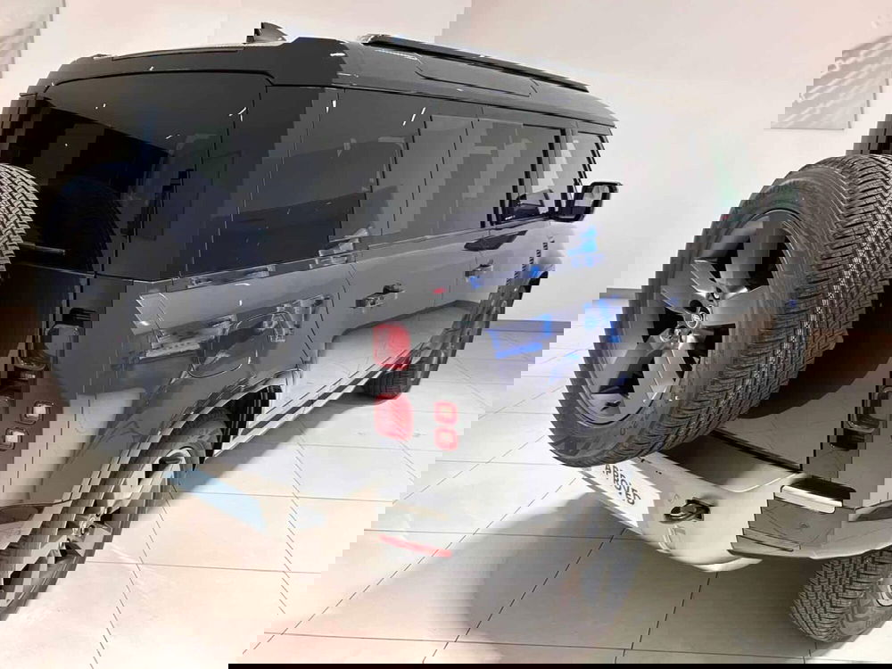 Land Rover Defender nuova a Napoli (2)