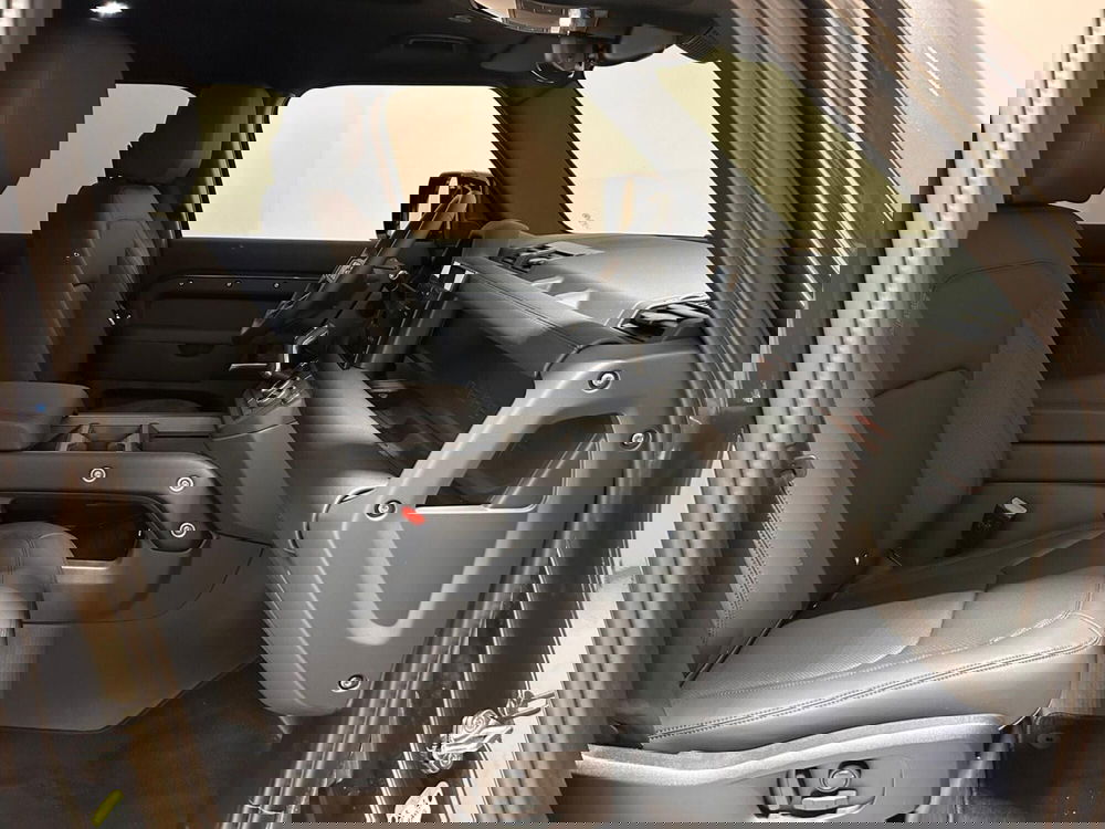 Land Rover Defender nuova a Napoli (3)