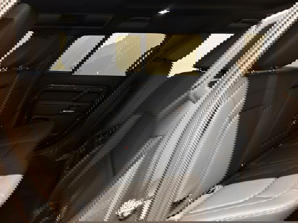 Land Rover Defender nuova a Napoli (5)