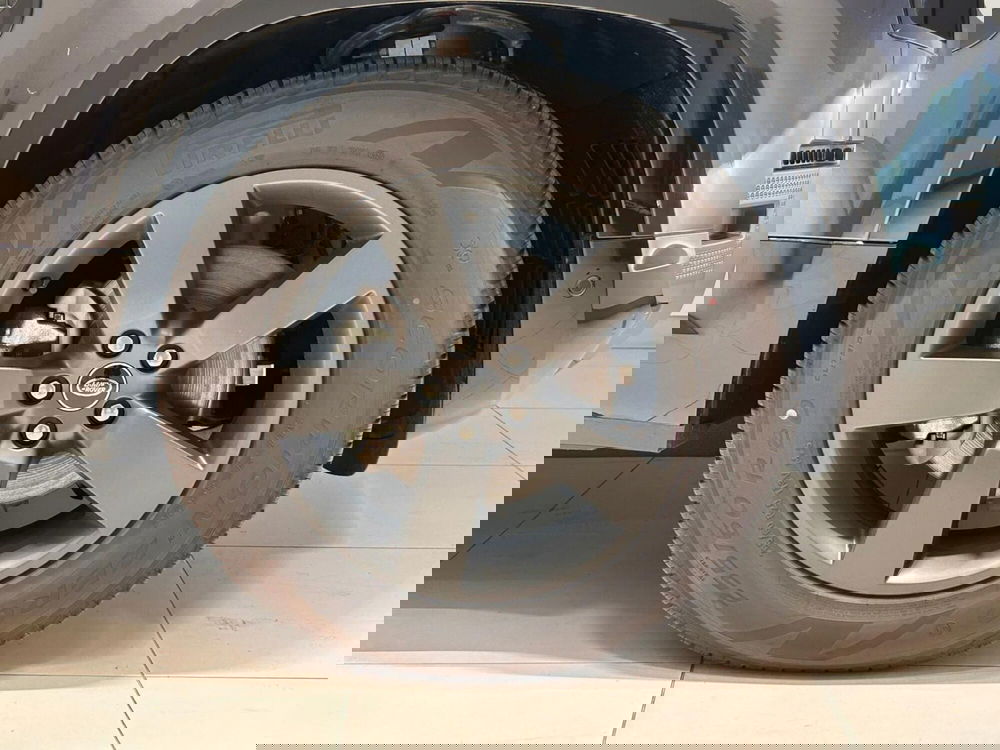 Land Rover Defender nuova a Napoli (9)