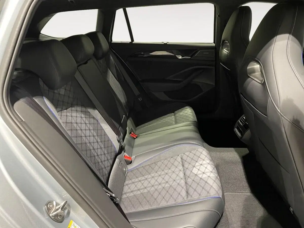 Volkswagen Passat nuova a Ravenna (10)