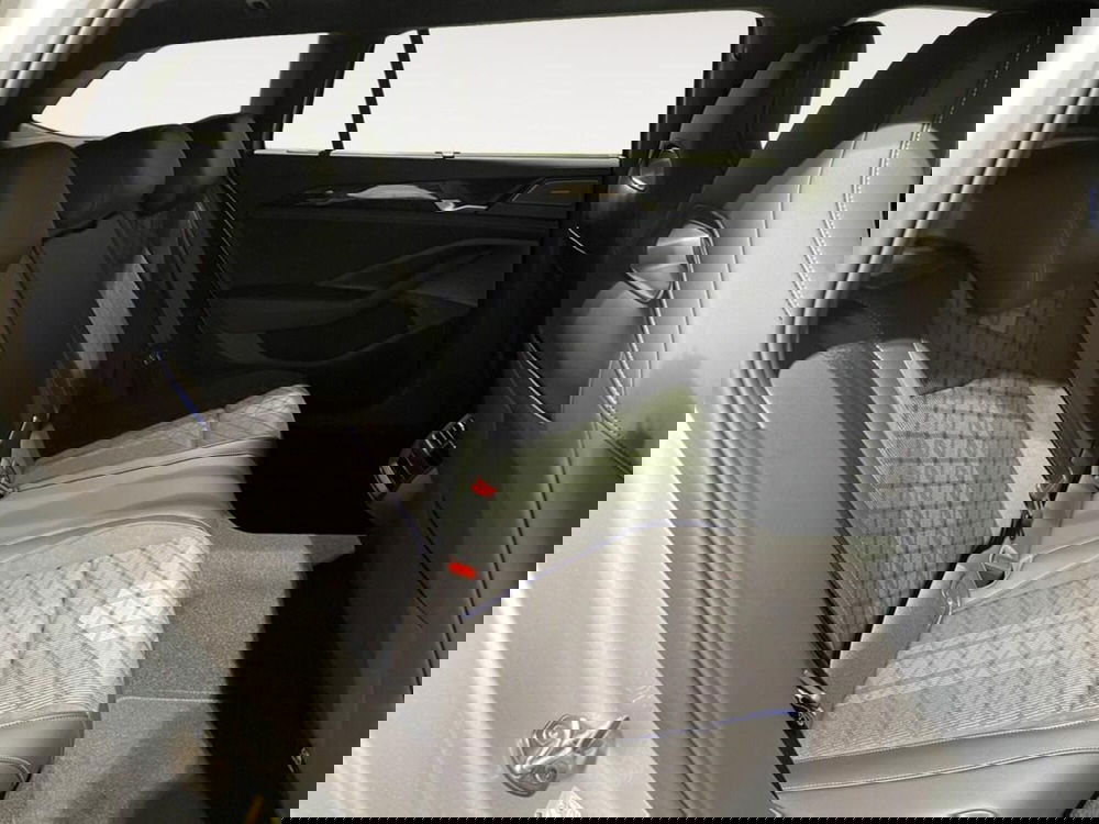 Volkswagen Passat nuova a Ravenna (10)