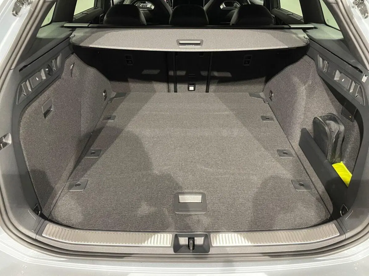 Volkswagen Passat nuova a Ravenna (11)