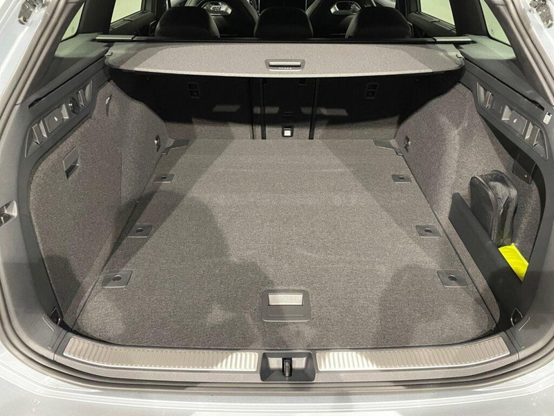 Volkswagen Passat nuova a Ravenna (11)