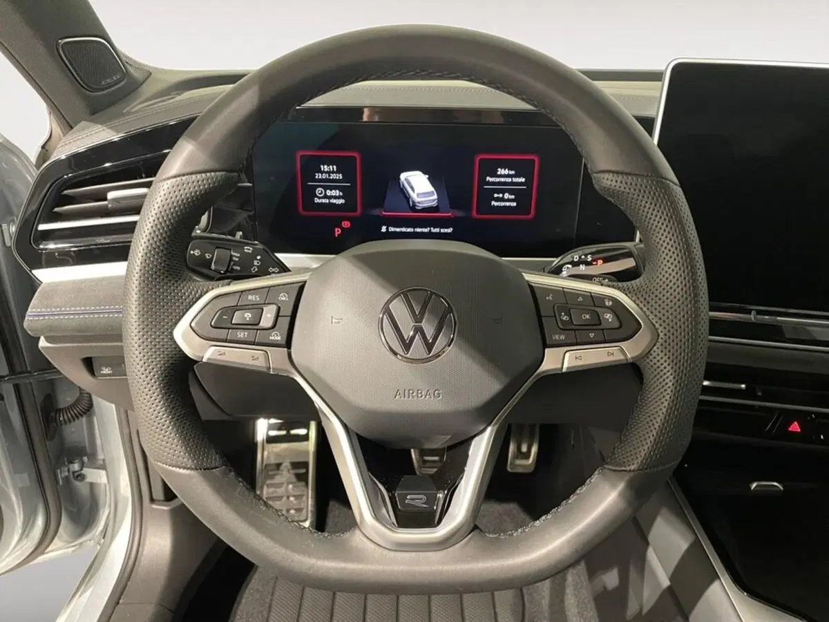 Volkswagen Passat nuova a Ravenna (13)