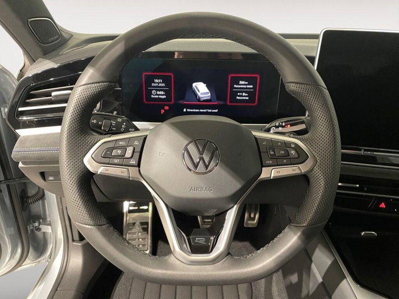 Volkswagen Passat nuova a Ravenna (13)