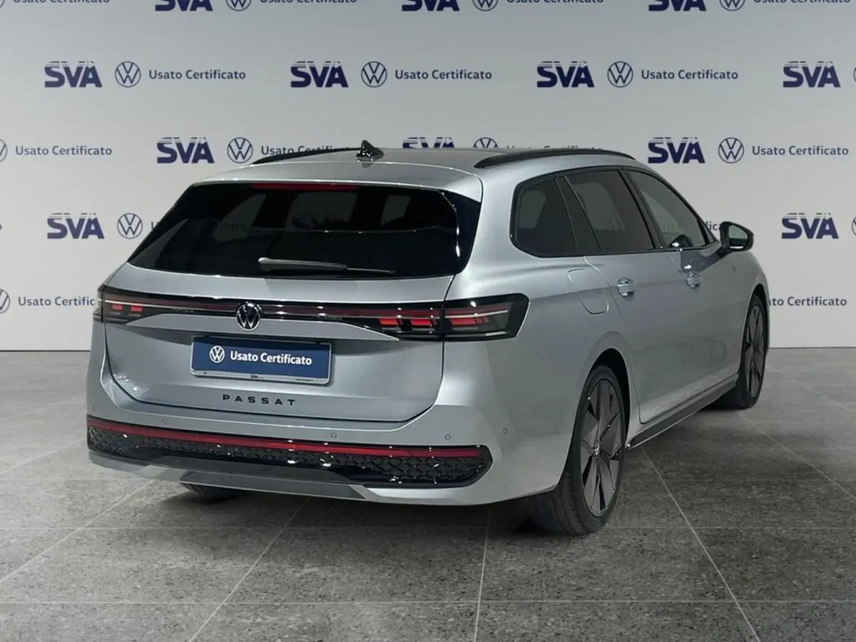 Volkswagen Passat nuova a Ravenna (2)