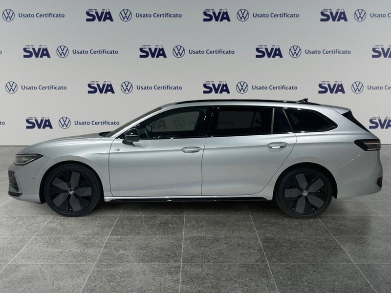 Volkswagen Passat nuova a Ravenna (3)