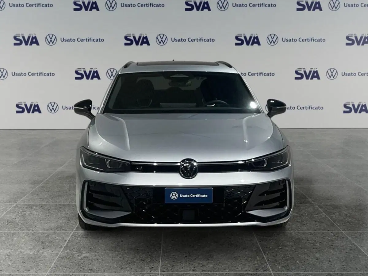 Volkswagen Passat nuova a Ravenna (4)