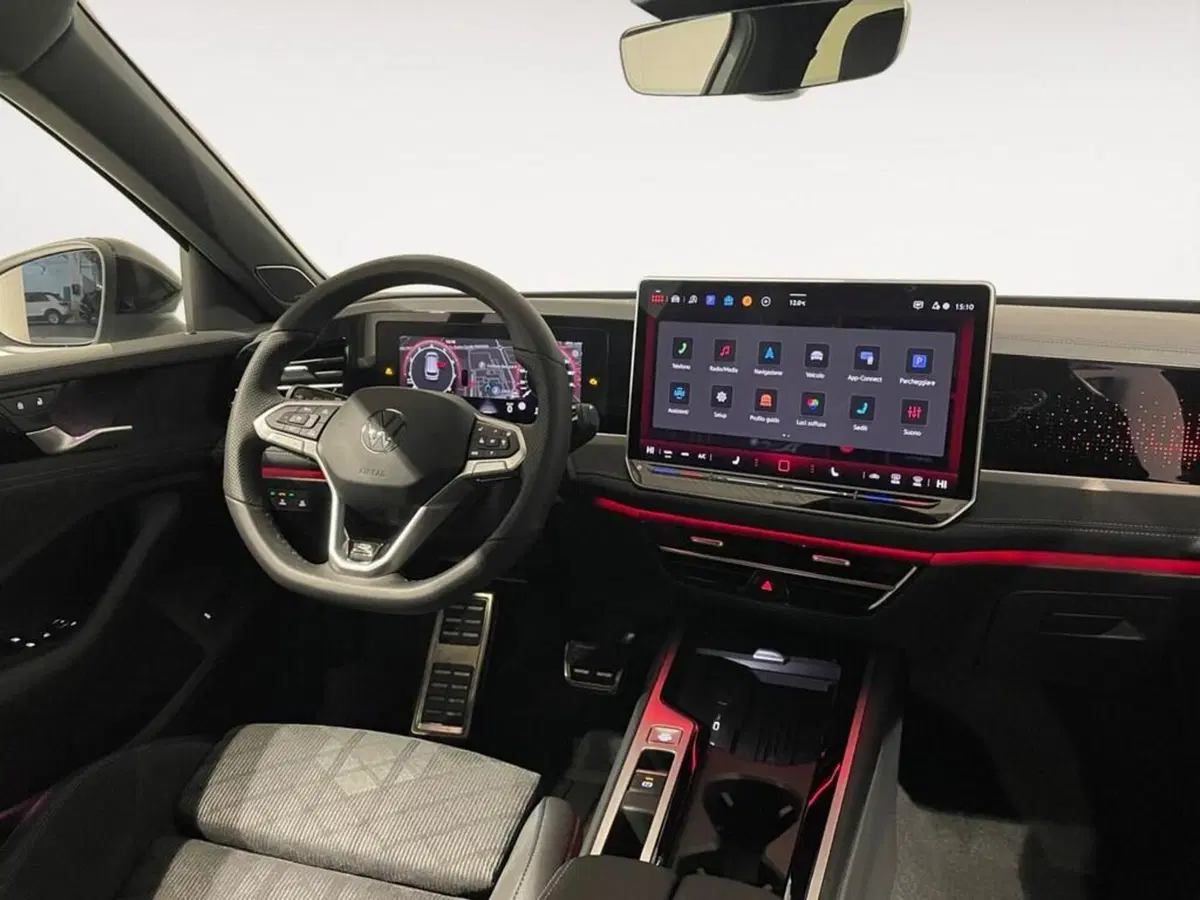 Volkswagen Passat nuova a Ravenna (8)