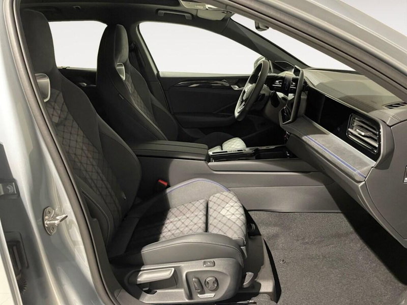 Volkswagen Passat nuova a Ravenna (9)