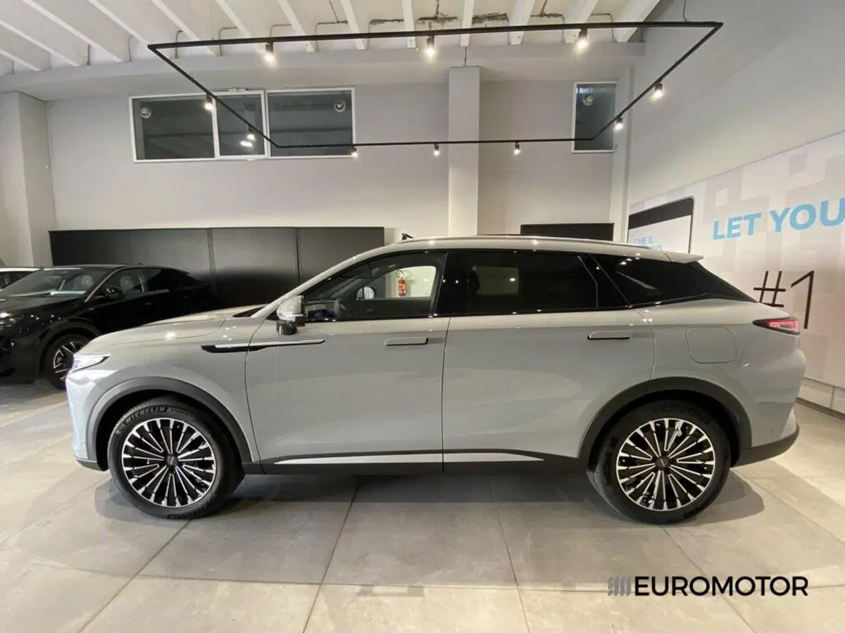 Omoda Omoda 9 SHS-P nuova a Bari (15)
