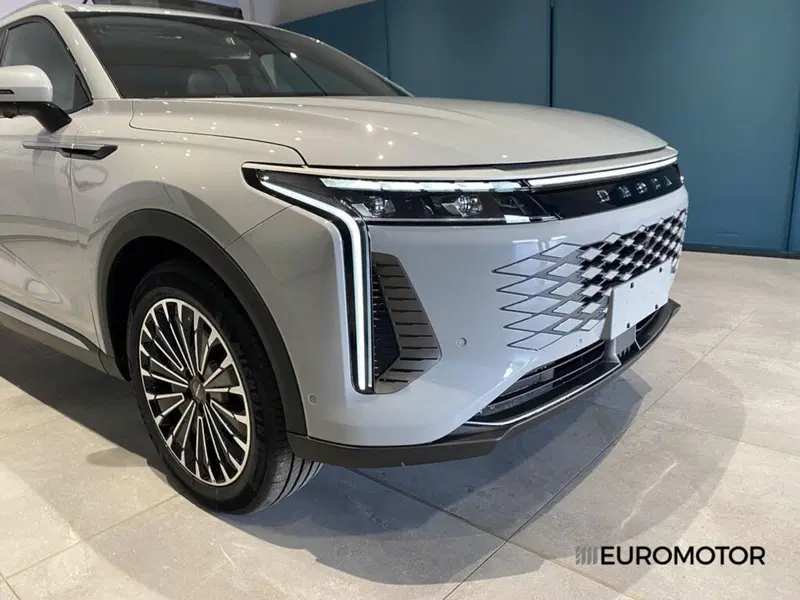 Omoda Omoda 9 SHS-P nuova a Bari (4)