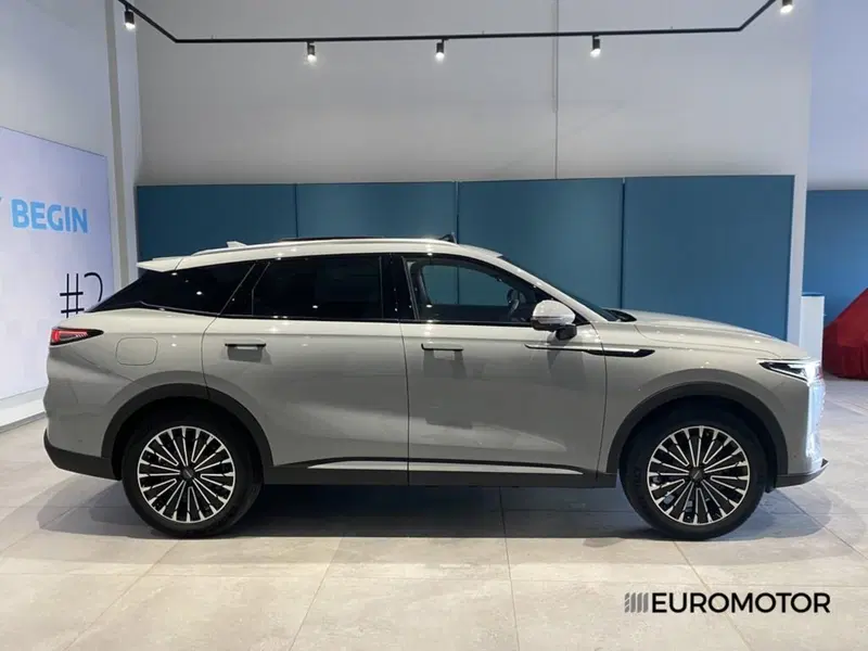 Omoda Omoda 9 SHS-P nuova a Bari (7)