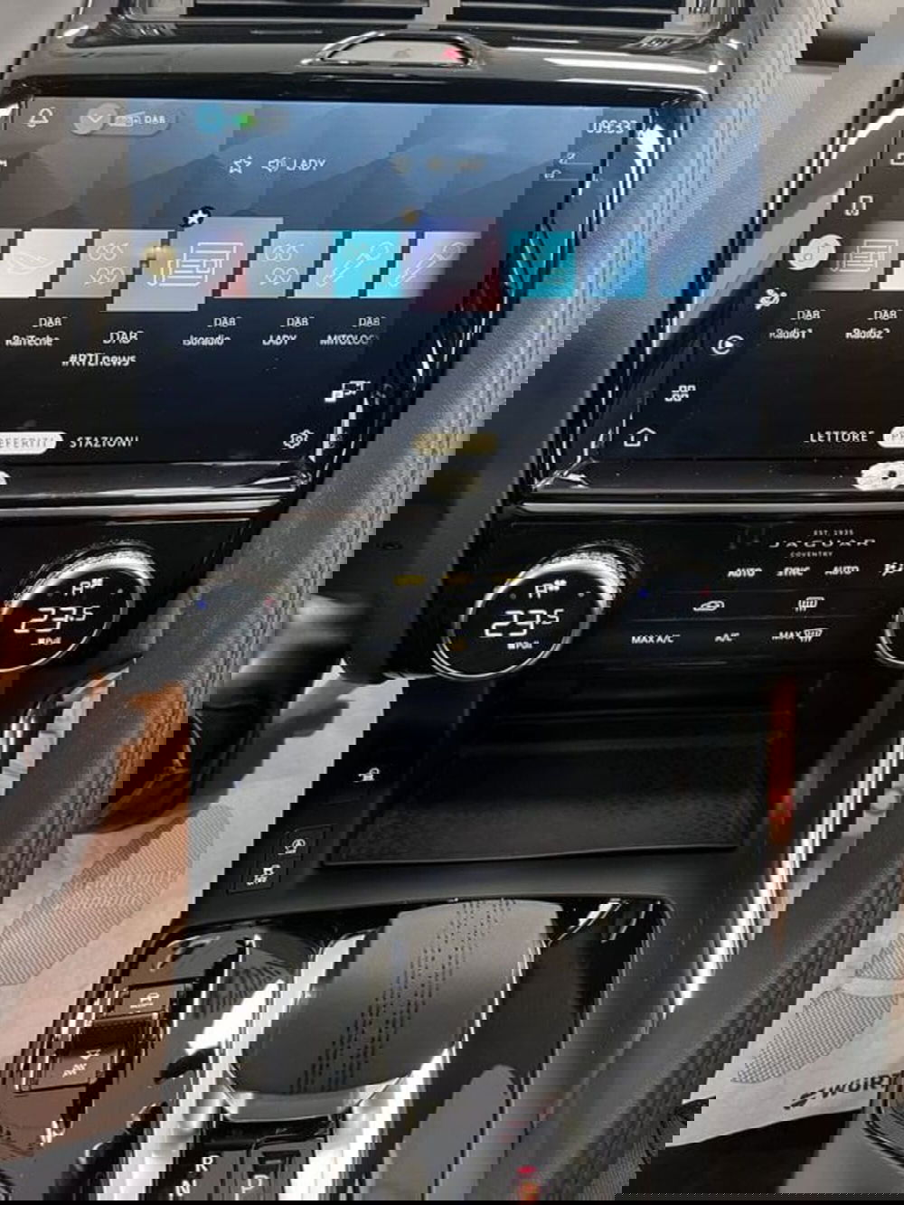 Jaguar E-Pace usata a Prato (11)