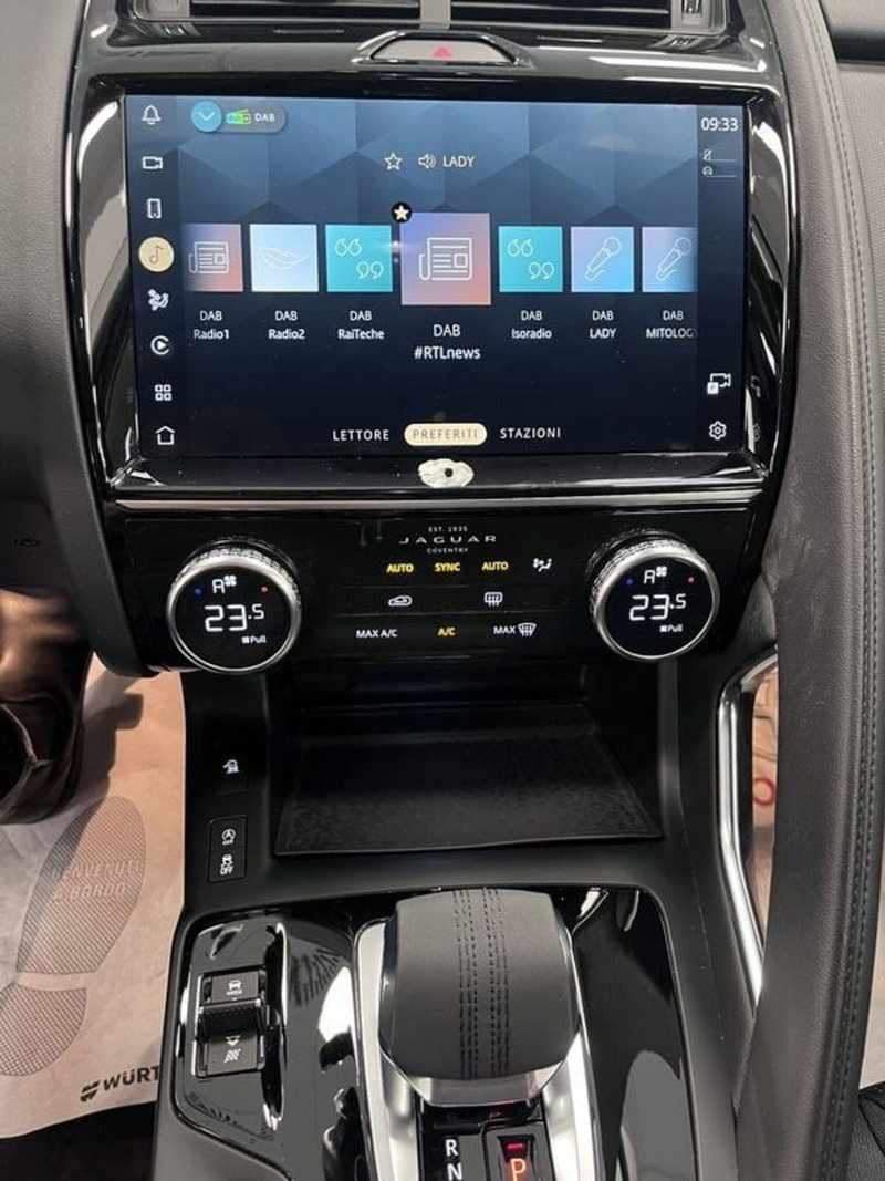 Jaguar E-Pace usata a Prato (11)