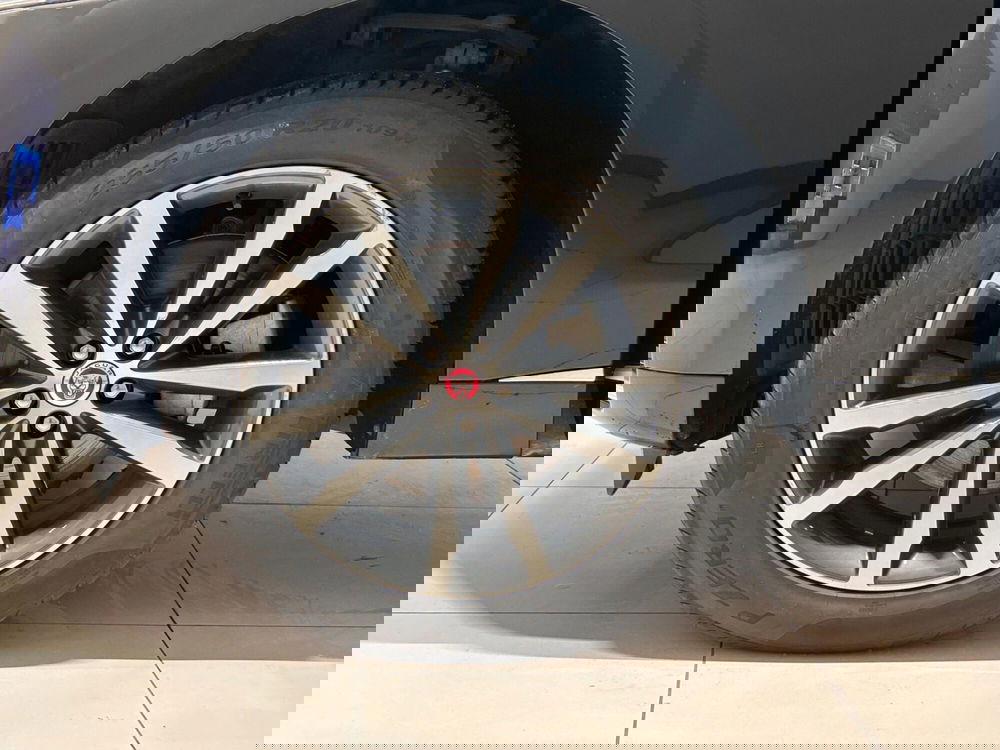 Jaguar F-Pace usata a Napoli (9)