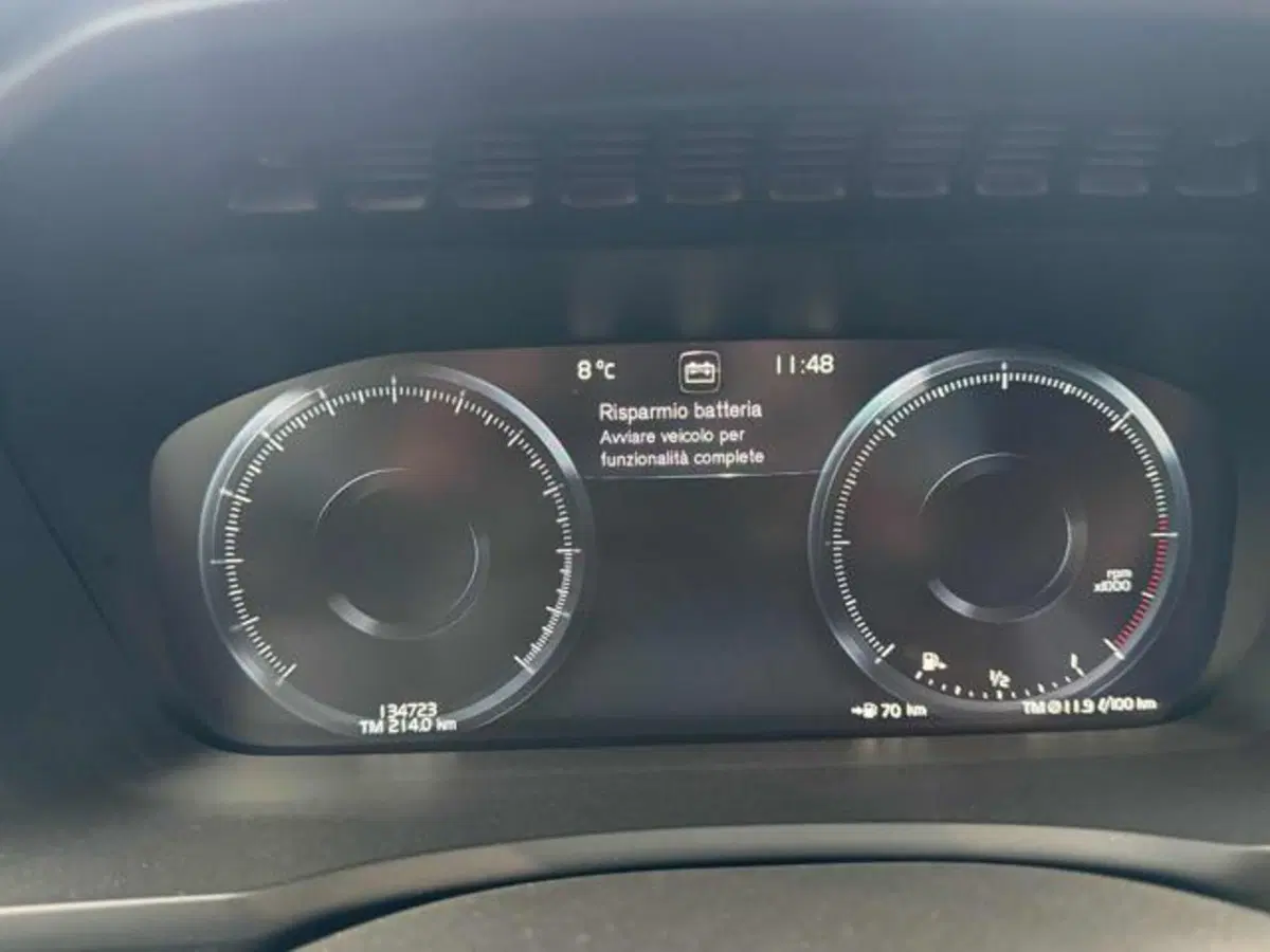 Volvo XC90 usata a Vercelli (10)