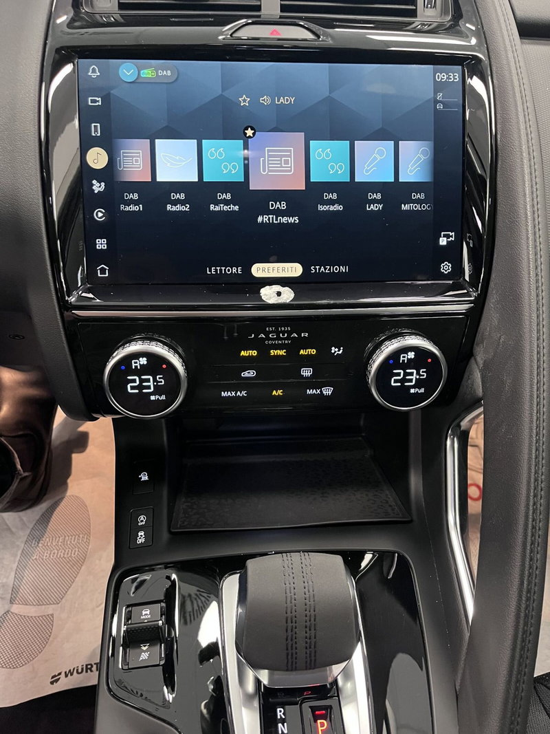 Jaguar E-Pace usata a Prato (11)