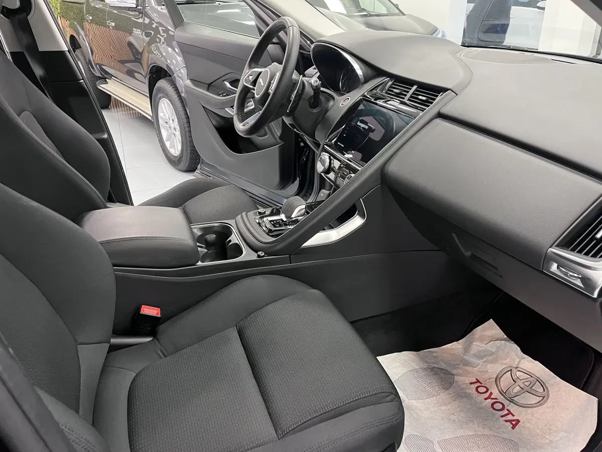 Jaguar E-Pace usata a Prato (7)