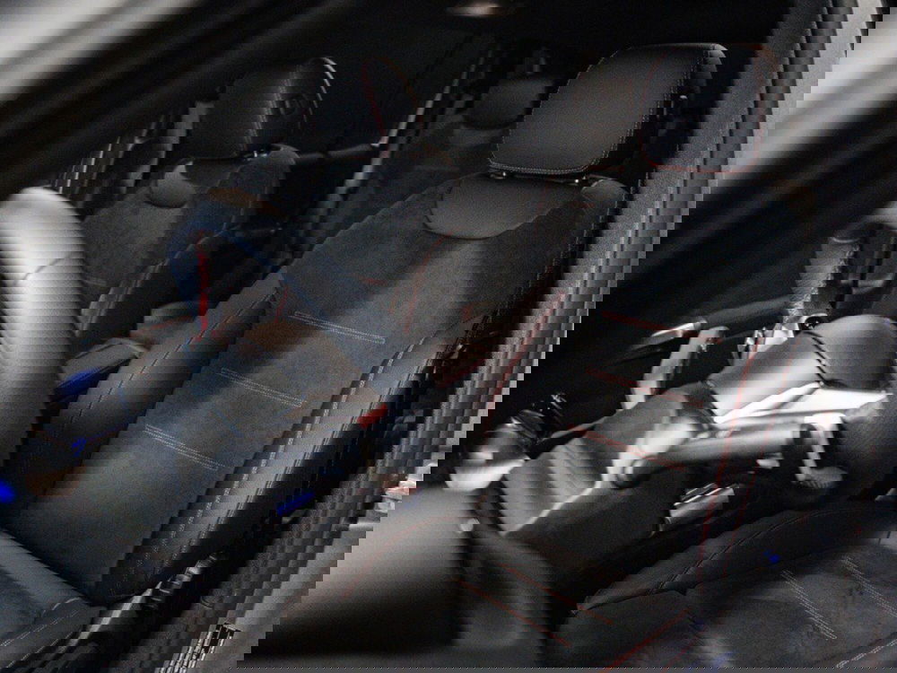 Mercedes-Benz GLB nuova a Macerata (17)