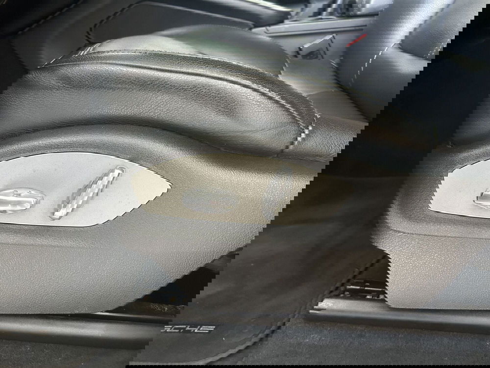 Porsche Macan usata a Bari (16)