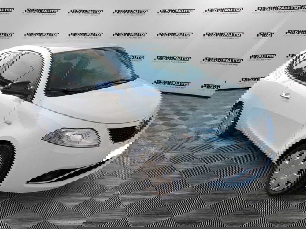 Lancia Ypsilon usata a Parma (8)