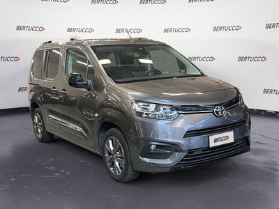 Toyota Proace City Verso City Verso 1.2 130CV S&amp;S Short A/T Luxury del 2022 usata a Verona