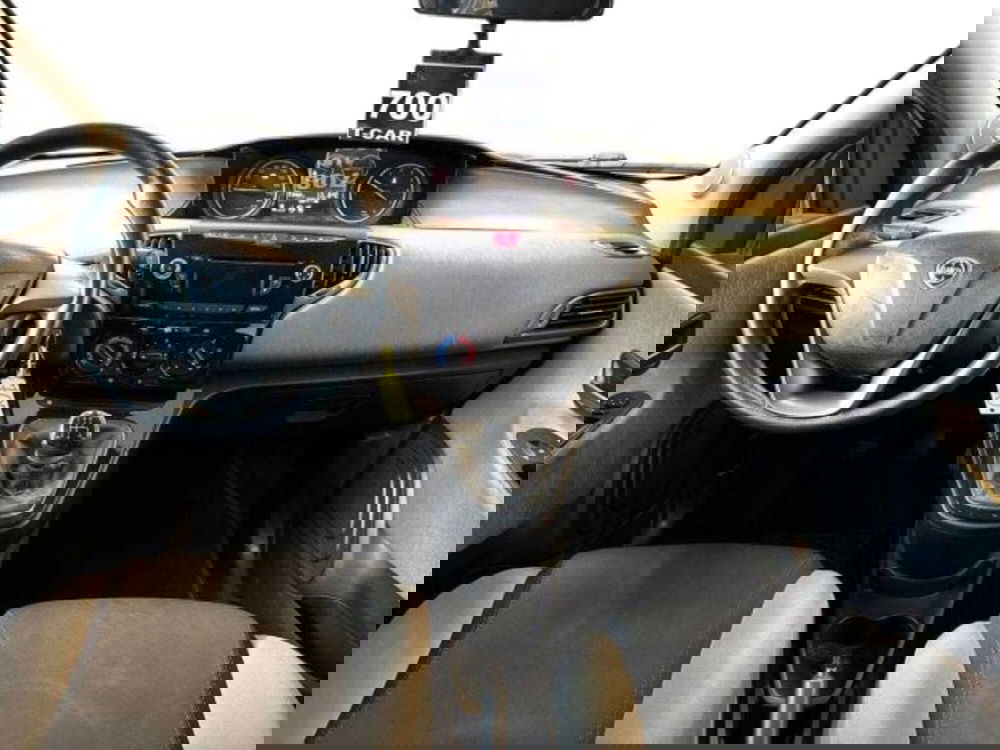 Lancia Ypsilon usata a Bologna (12)