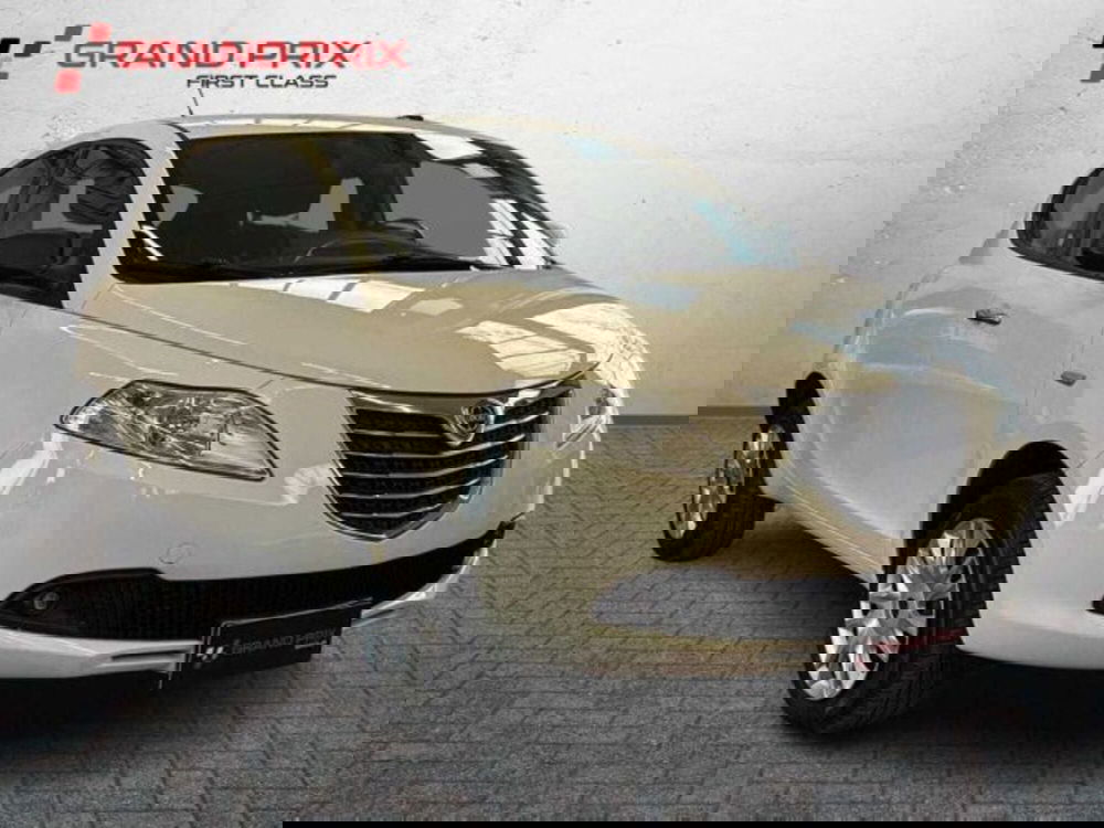 Lancia Ypsilon usata a Bologna (2)