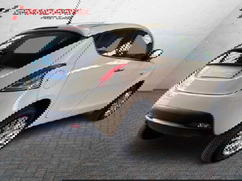 Lancia Ypsilon usata a Bologna (3)