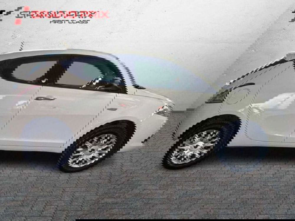 Lancia Ypsilon usata a Bologna (6)