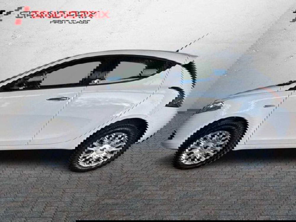 Lancia Ypsilon usata a Bologna (7)