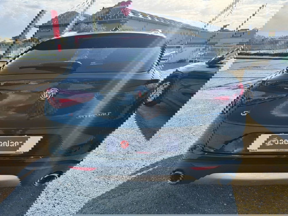 Alfa Romeo Stelvio usata a Salerno (7)