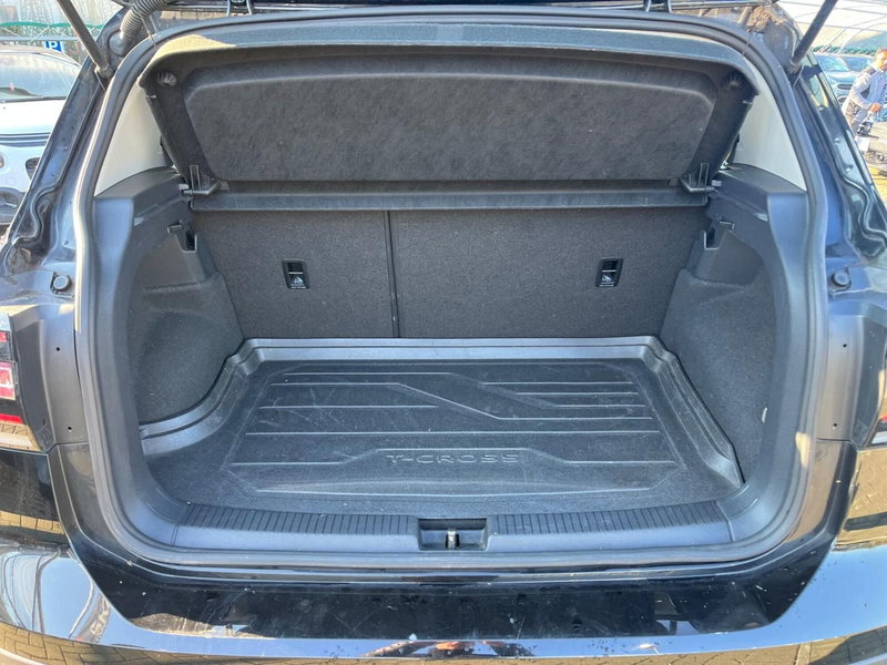 Volkswagen T-Cross usata a Milano (10)