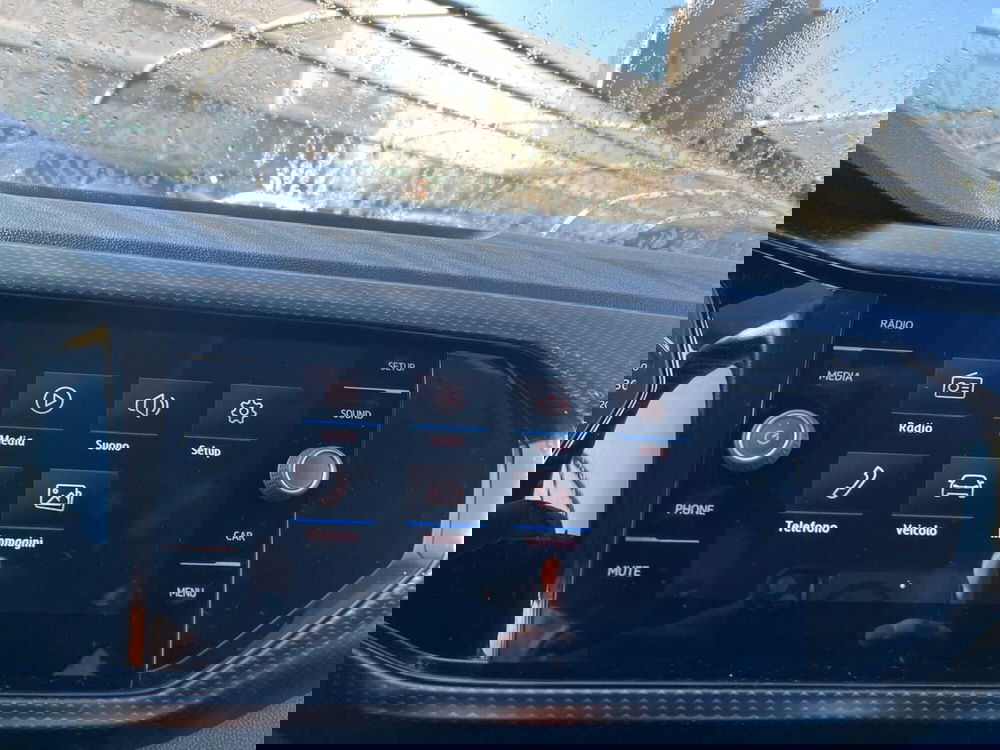 Volkswagen T-Cross usata a Milano (16)