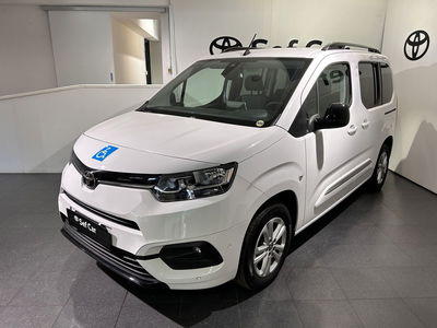 Toyota Proace City Verso City Verso 1.5D 130 CV S&amp;S Short Luxury del 2023 usata a Milano