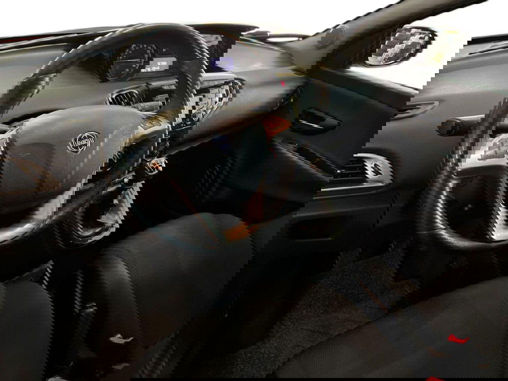 Lancia Ypsilon usata a Bari (10)