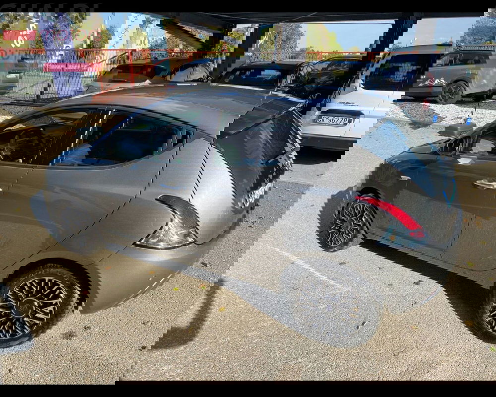 Lancia Ypsilon usata a Modena (14)
