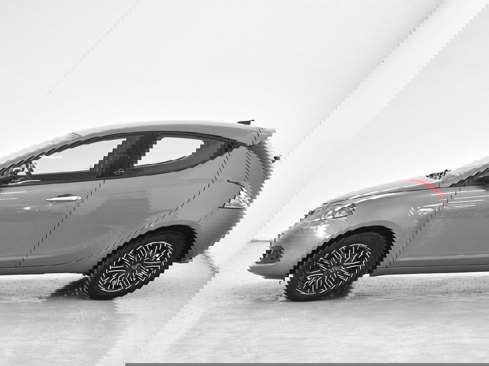 Lancia Ypsilon usata a Prato (2)