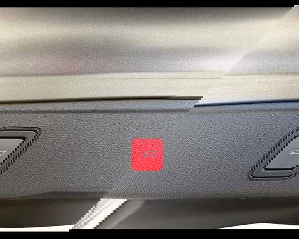 Jeep Avenger usata a Milano (16)