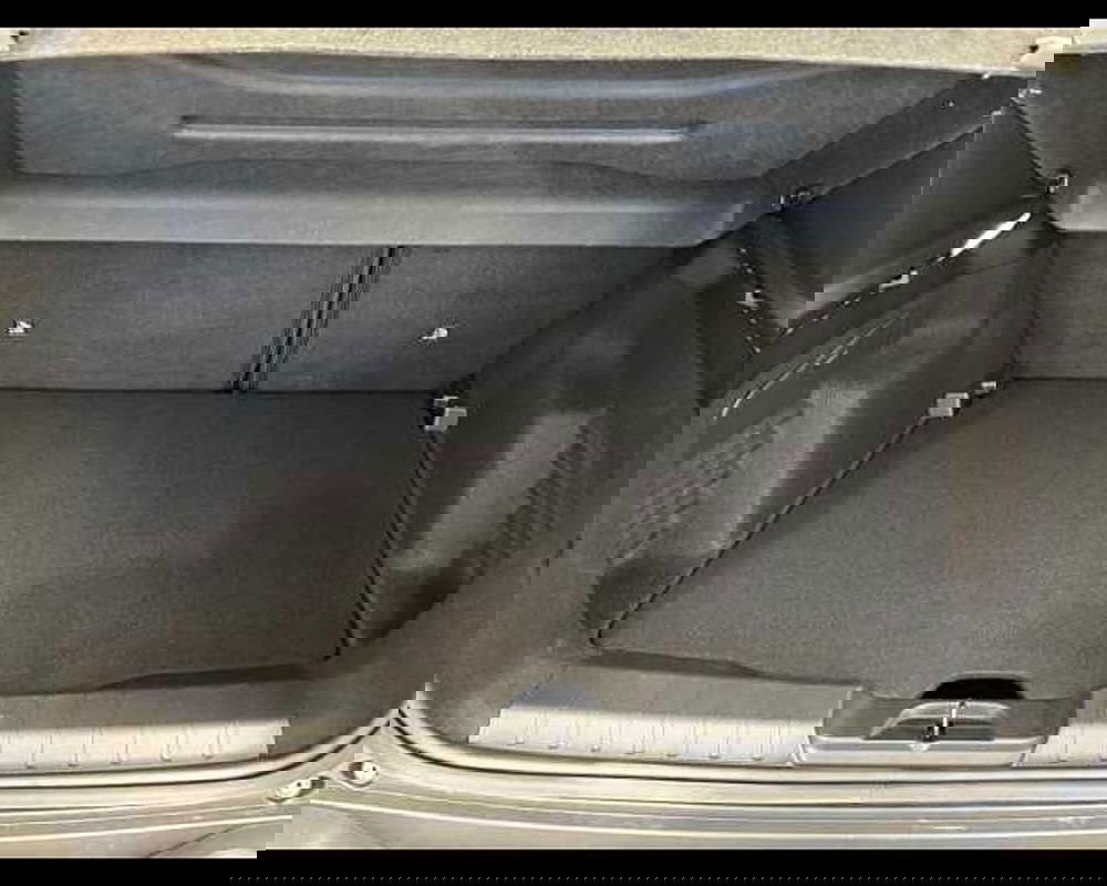 Jeep Avenger usata a Milano (8)