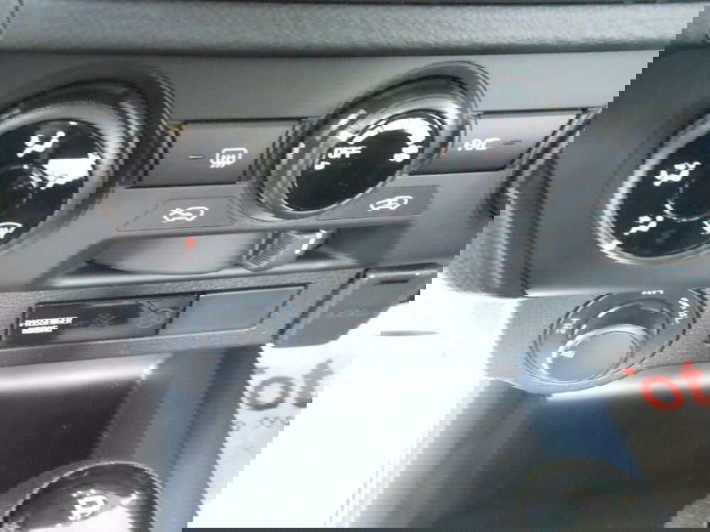 Isuzu D-Max Pick-up nuova a Chieti (14)